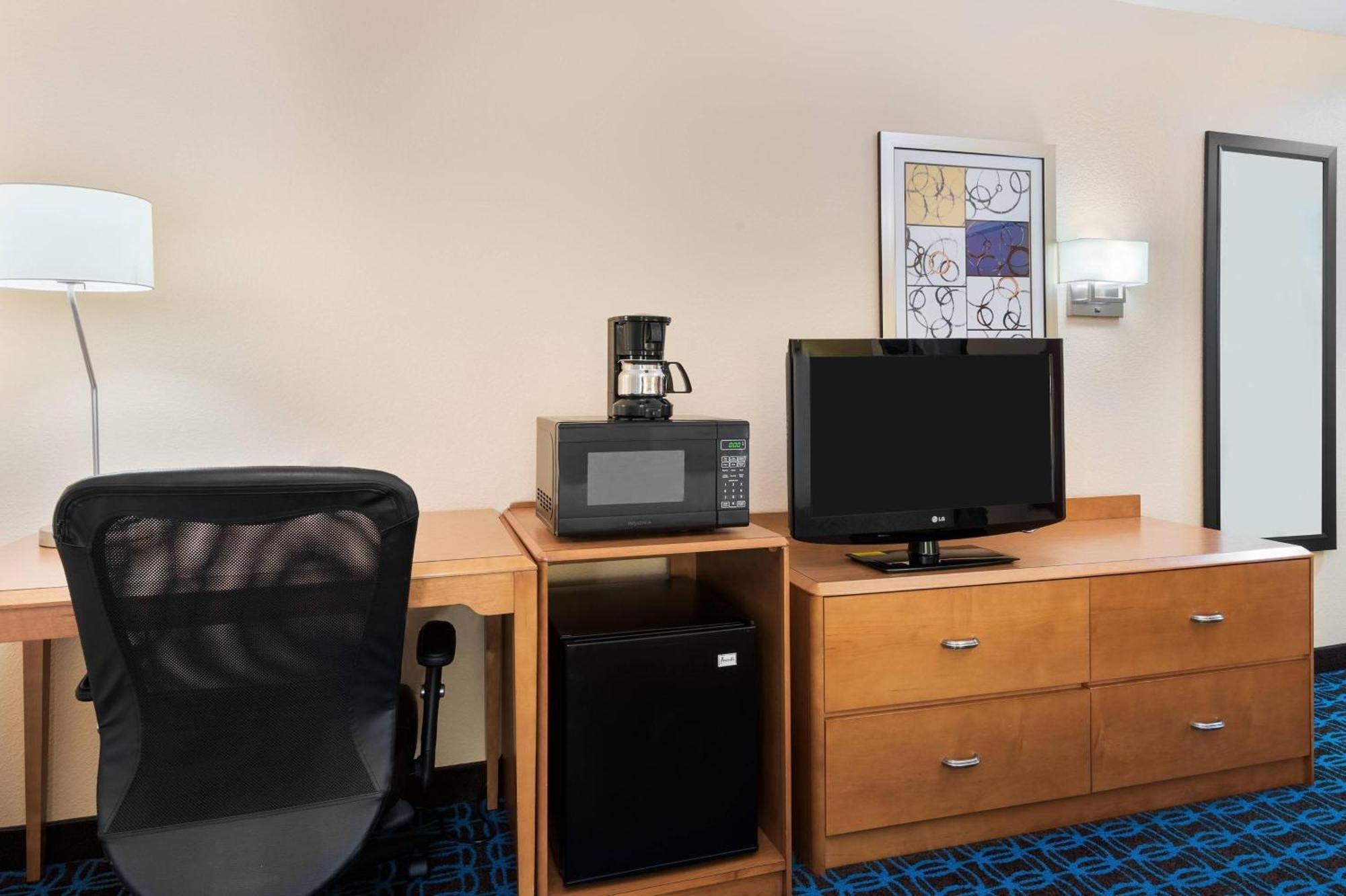 Hotel Fairfield & By Marriott 3*