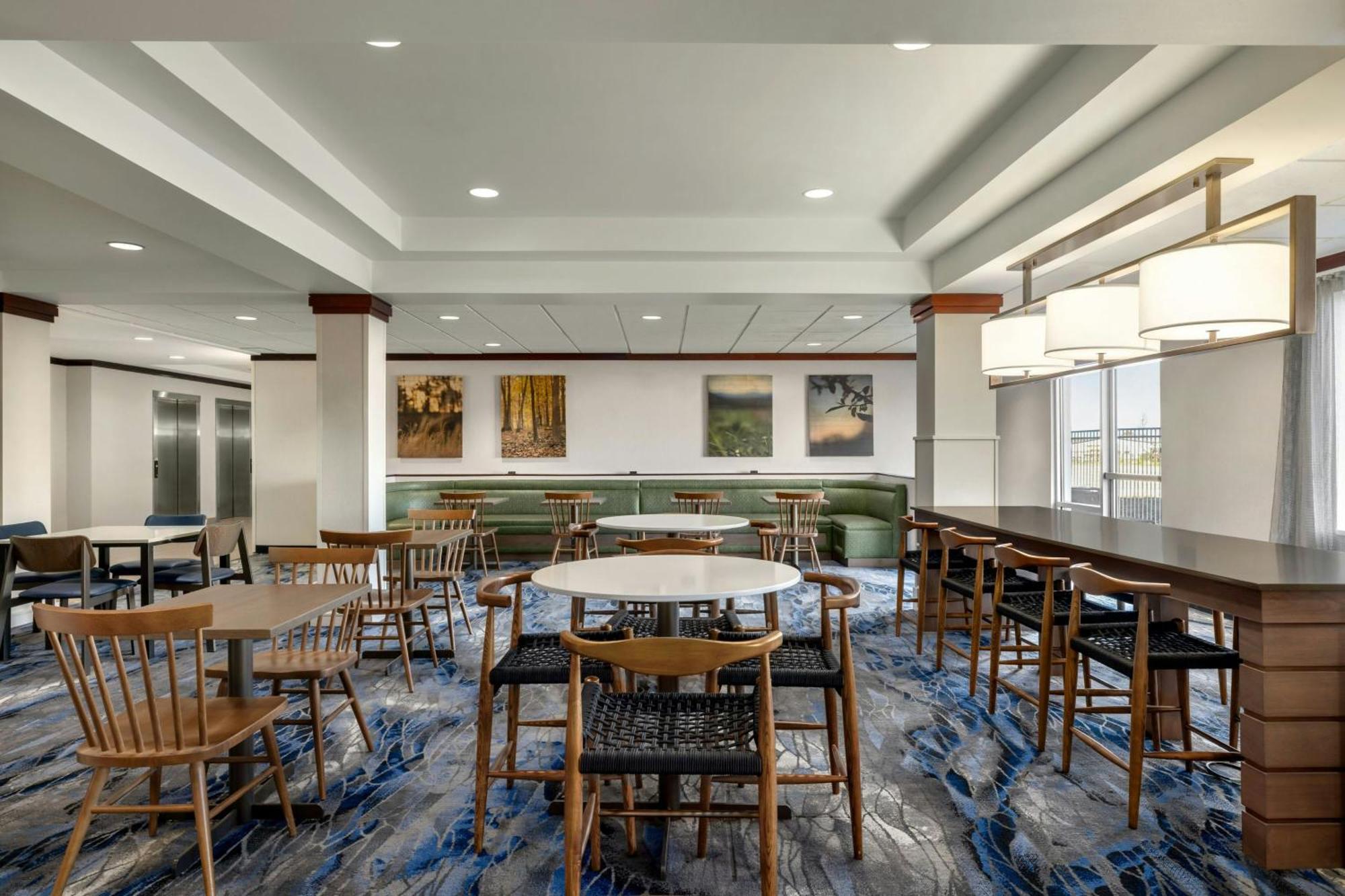 Hotel Fairfield & By Marriott 3*