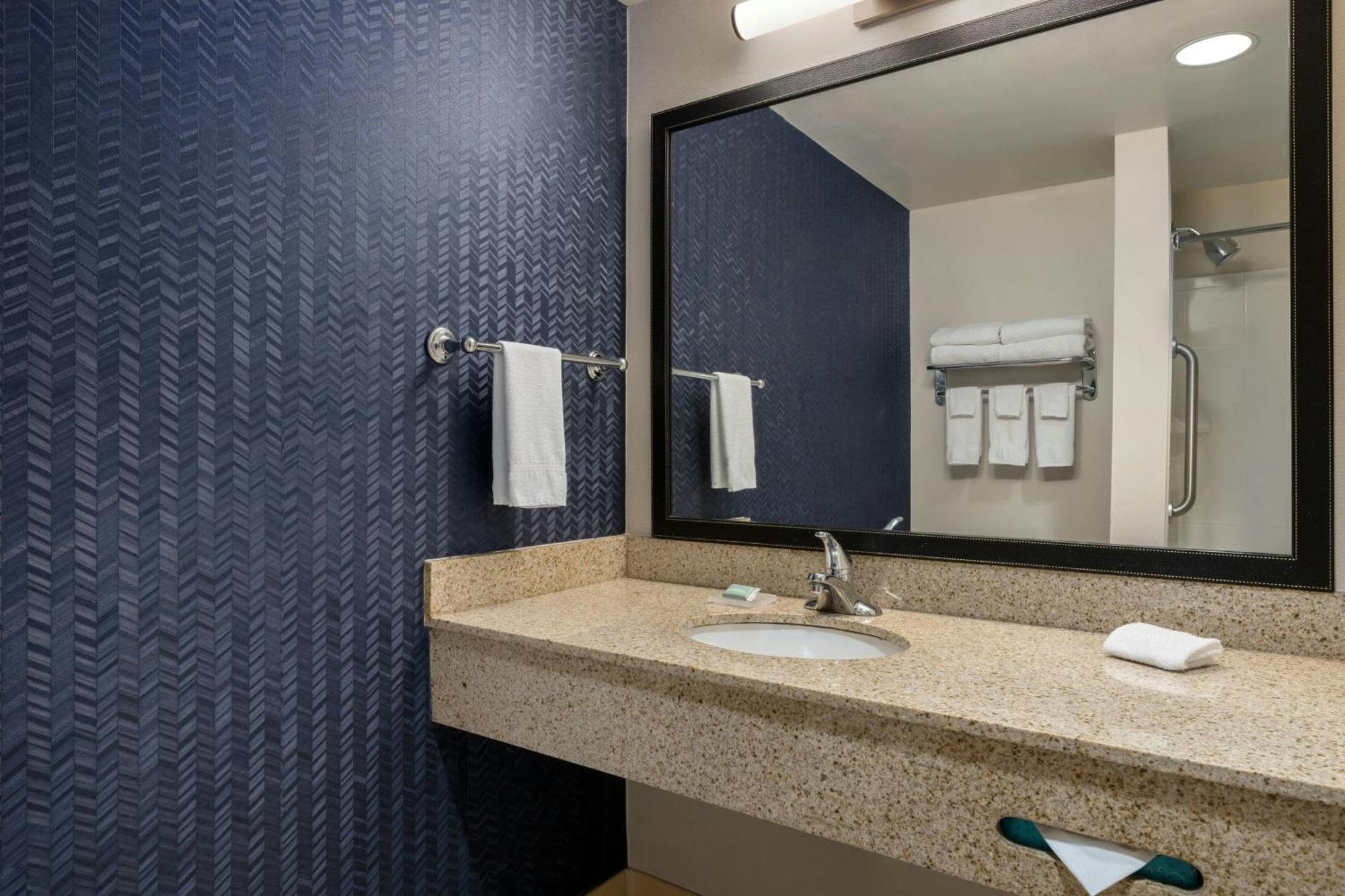 Hotel Fairfield & By Marriott 3*